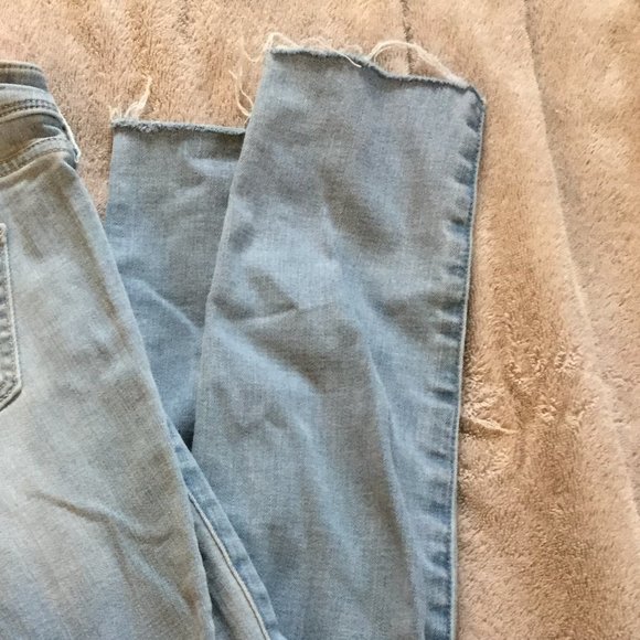 Light Wash Distressed Hollister Jean Leggings.  Size 5. Waist 27. - Picture 8 of 8